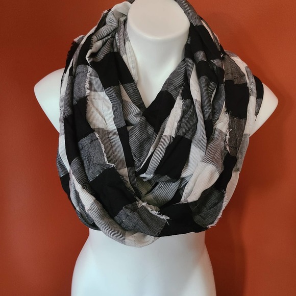 Maurices Black and White Checkered Buffalo Plaid Infinity Scarf - Picture 1 of 3